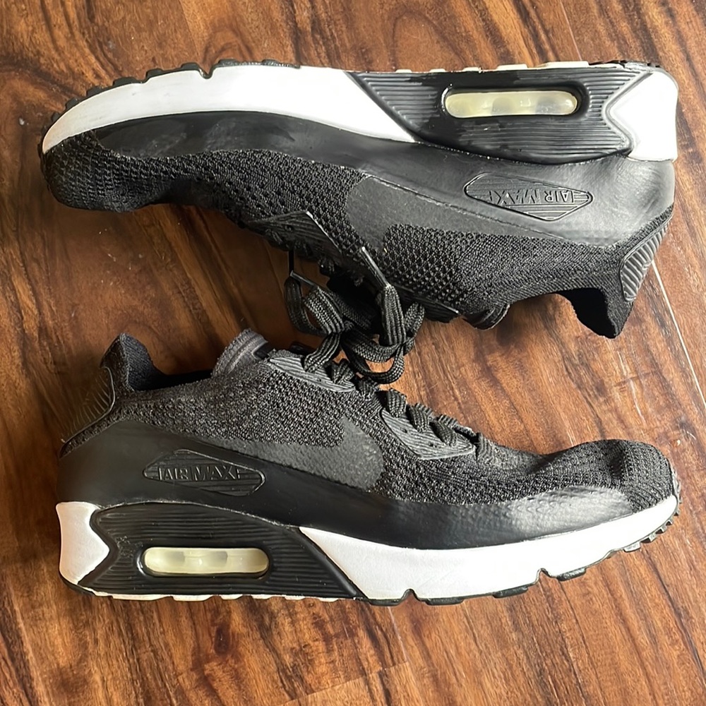 Men’s Nike Air Max 90 Ultra 2.0 Flyknit Black with white sole -9, 9.5, 10